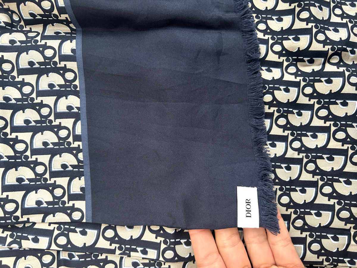 Christian Dior シルクバンダナ ネイビー・ベージュ CHRISTIAN DIOR Navy Blue Oblique Scarf Stole Top in Silk