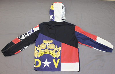 ジャケット VERSACE JACKET (10189441A13646 2KN80) VERSACE Silk Blend Hooded Jacket / Newspaper Print