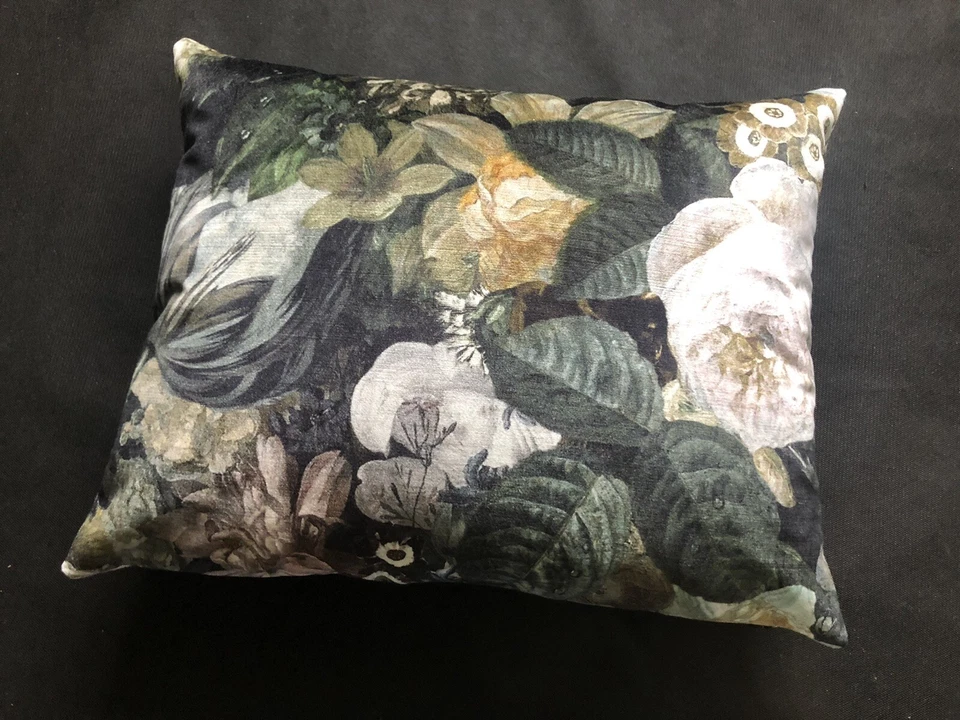 Osborne & Little Velvet Cushion Cover FULLERTON - 50cm x 40cm (20" x 16") - Image 3 of 4