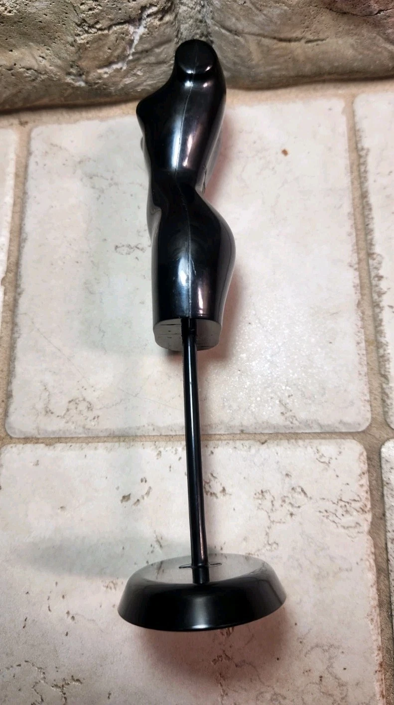 VETEMENTS Barbie Bambola Forma Vestito Manichino Vestiti Espositore Modello Stand Supporto 8 In Alto 04