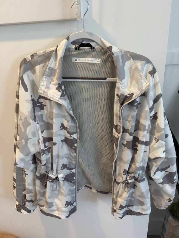 Blanc Noir Women's Gray White Camo Windbreaker Full Zip Lined Drawstring M