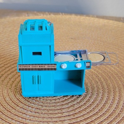 Vintage Kenner Easy Bake Oven Ornament Turquoise 2003 Hasbro Christmas Tree