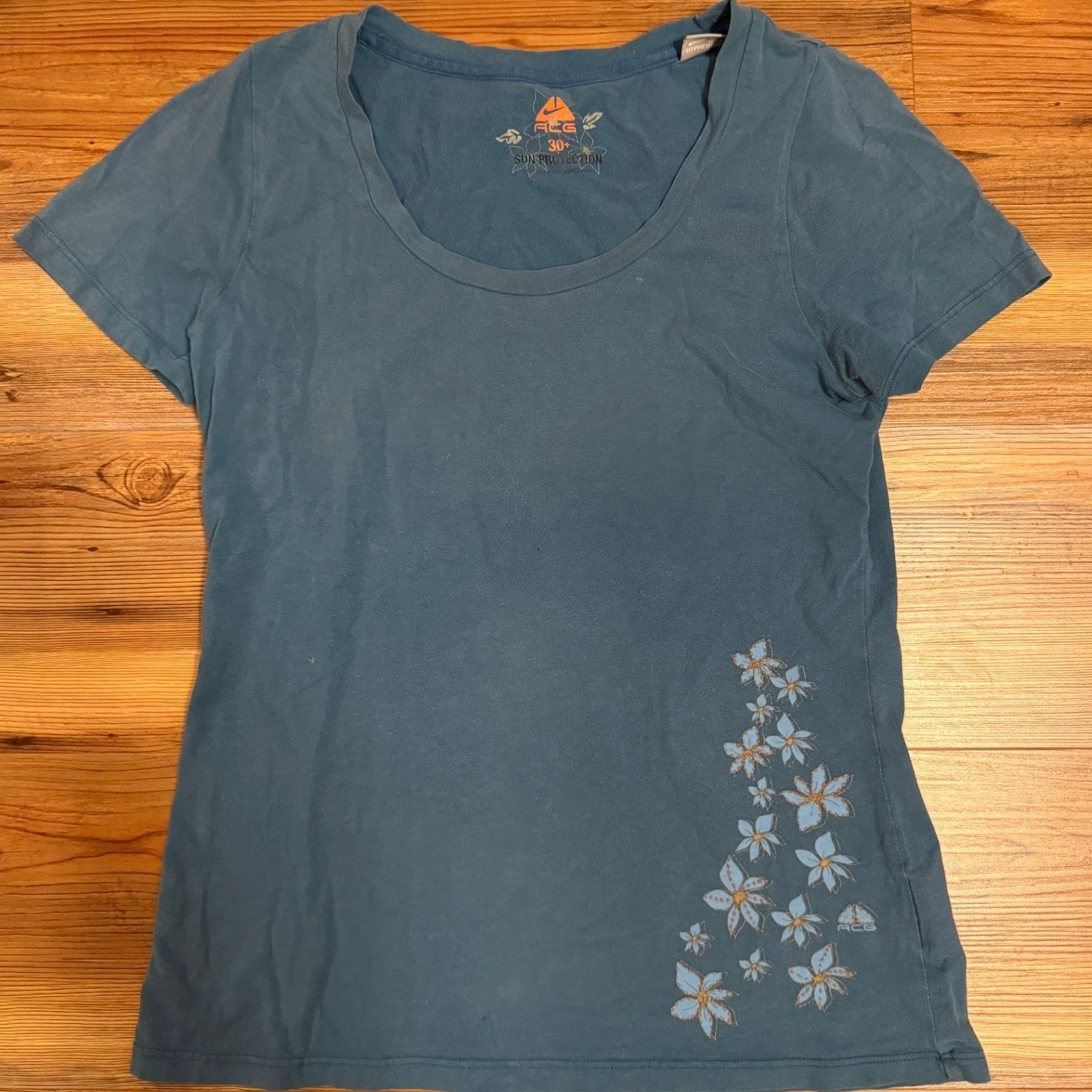 Nike ACG Womens Blue Floral Sun Protection UPF 30 Organic Cotton T-Shirt Size M