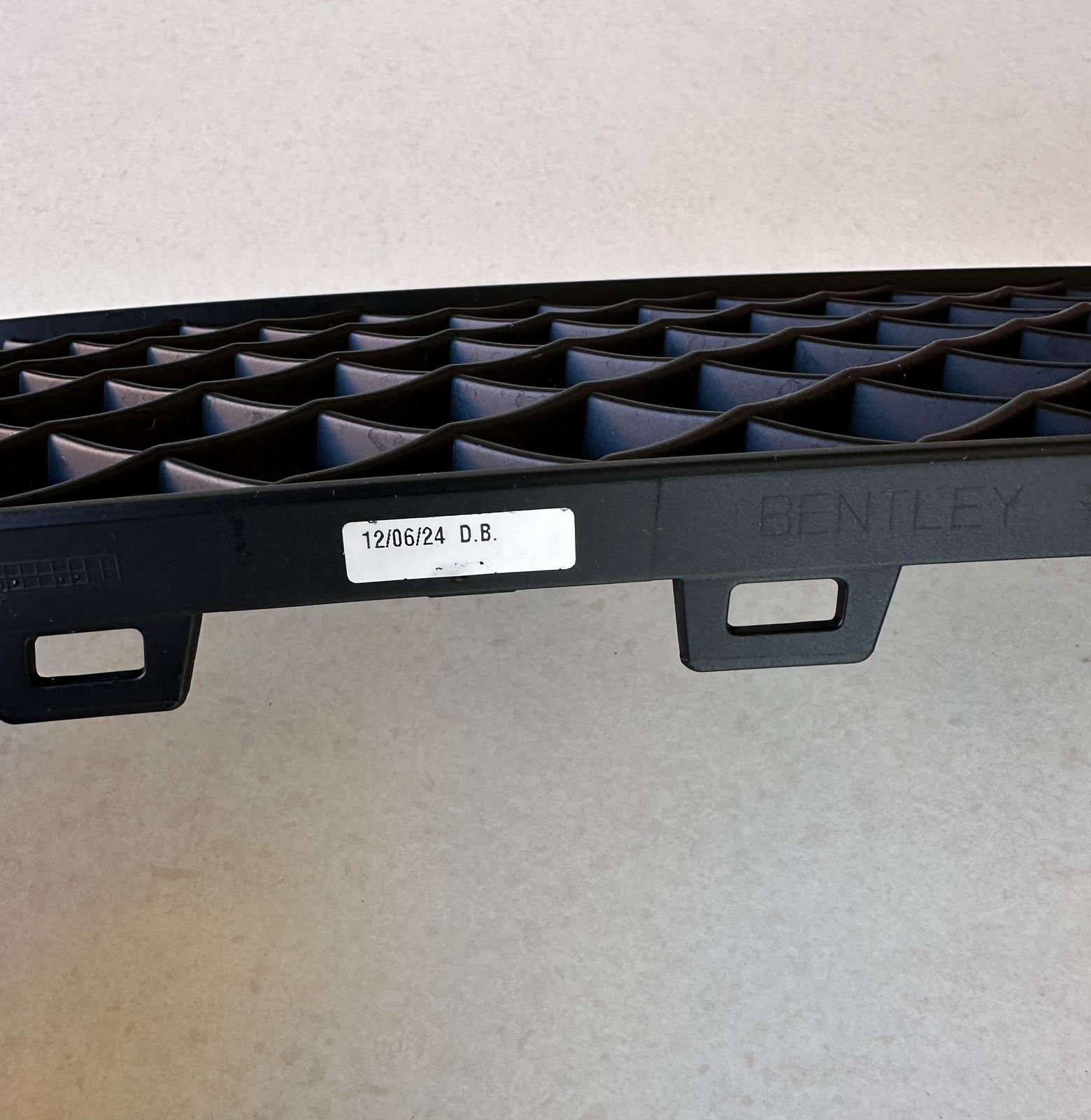  Bentley Front Bumper Grille Right Inner Side OEM：3SD807676