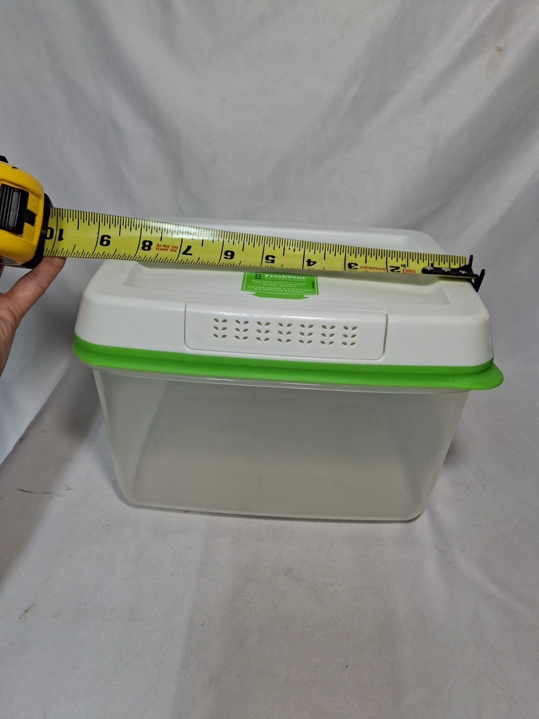 Rubbermaid FreshWorks Produce Saver Fresh Vent Large 17.3 Cups 4.1 L