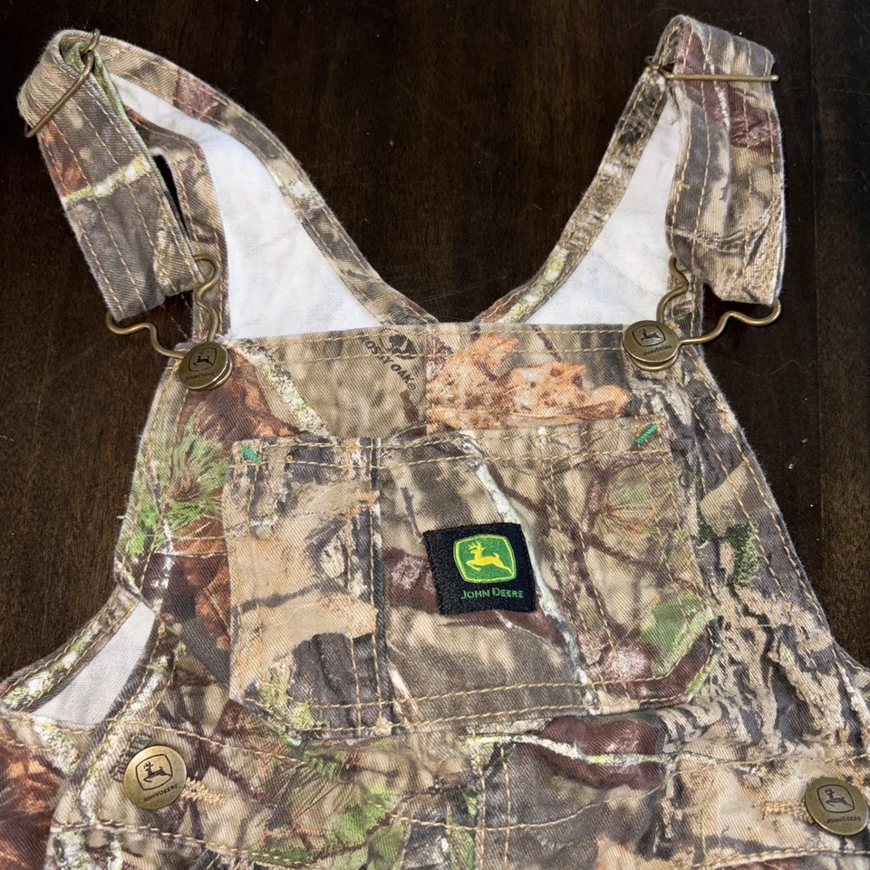 Mono con tirantes camuflado John Deere Tree ajustable al aire libre caza talla 3T para niños Foto 3 de 4