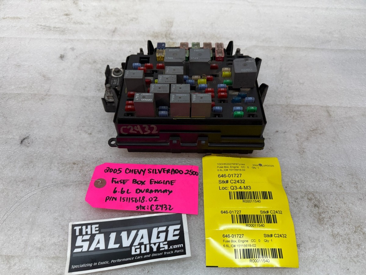01-05 Chevrolet GMC SILVERADO SIERRA LLY UNDERHOOD FUSE RELAY BOX