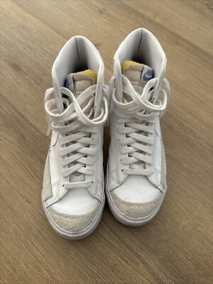 Wmns Blazer Mid '77 SE 'Sisterhood - White Metallic Silver'