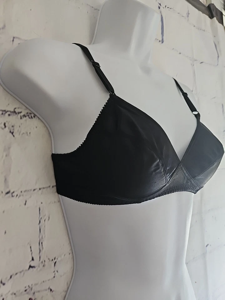 Lily Of France Black Wireless Seamed Bra Size 34A Adjustable Straps #0870504 - Image 3 of 4