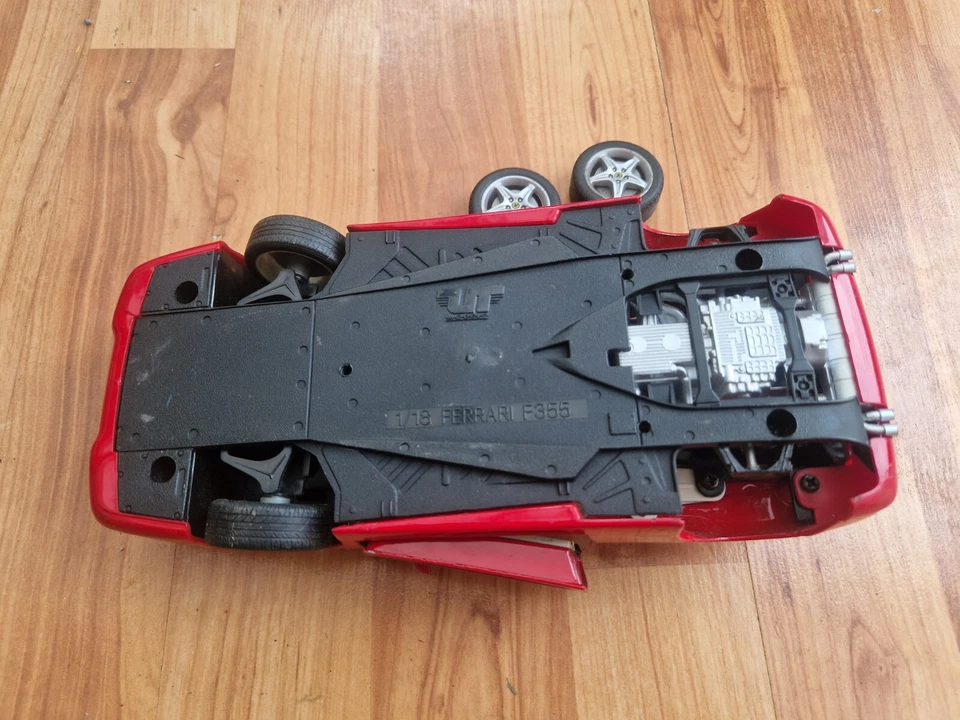 1/18 SCALE UT MODELS CLASSIC FERRARI F355 DIECAST MODEL CAR USED - Image 4 of 4