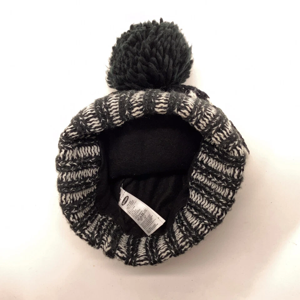 Chapéu pom de inverno Old Navy preto branco cinza padrão linha squggily - Imagem 3 de 4