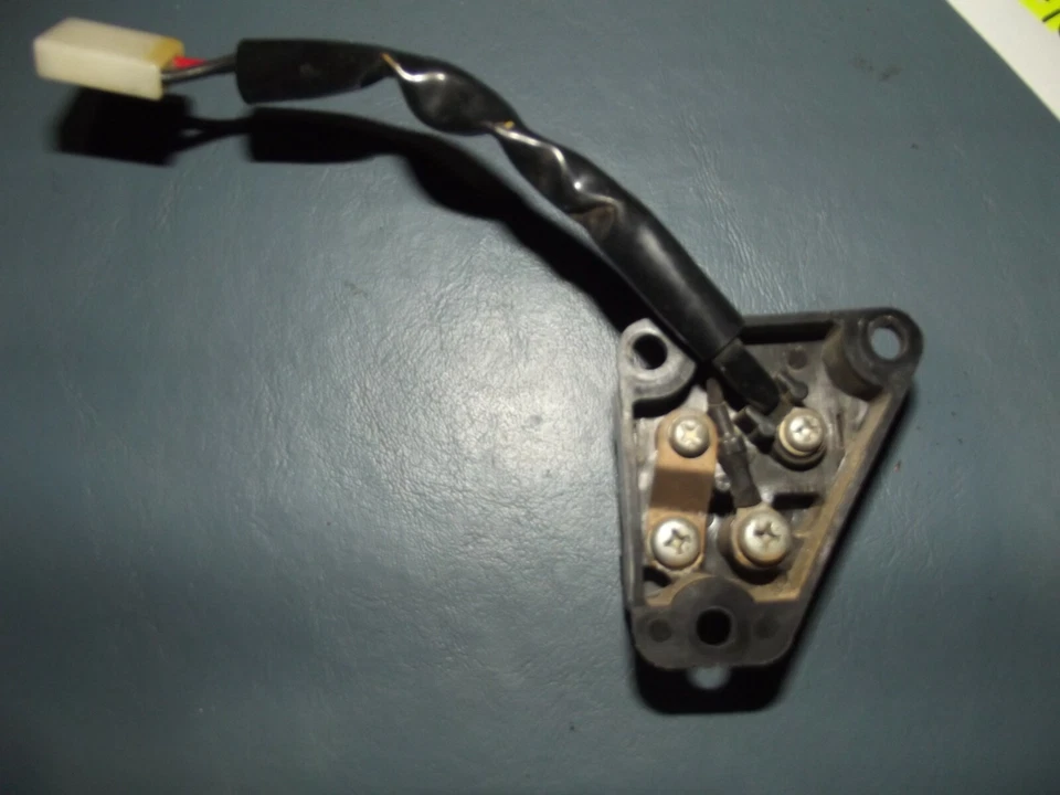 YAMAHA XS1100 / XJ1100 MAXIM ACCESORIO FUSIBLE TERMINAL CONJUNTO 2H7-81920-00-00 Foto 3 de 4