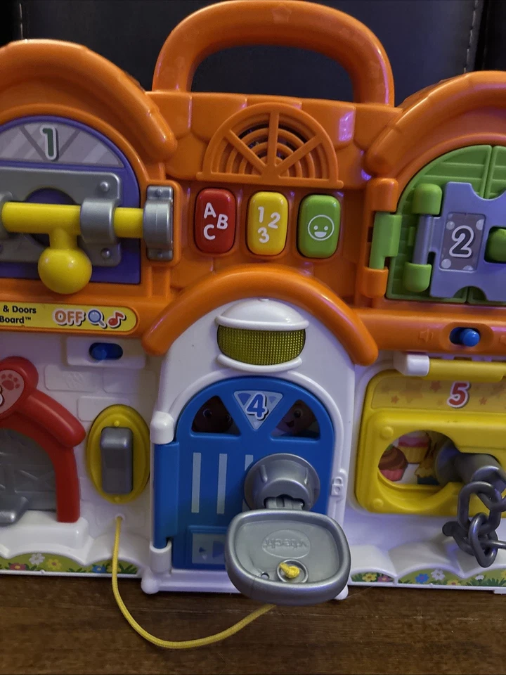 Vtech Latches & Doors Busy Board Toddler Learning Toy 12-36 Month Works - Image 2 of 4