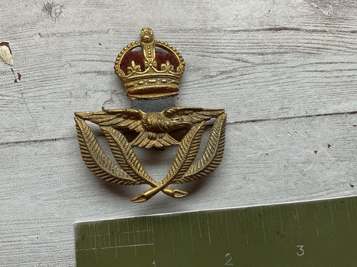ORIGINAL WWII BRITISH RAF CAP BADGE