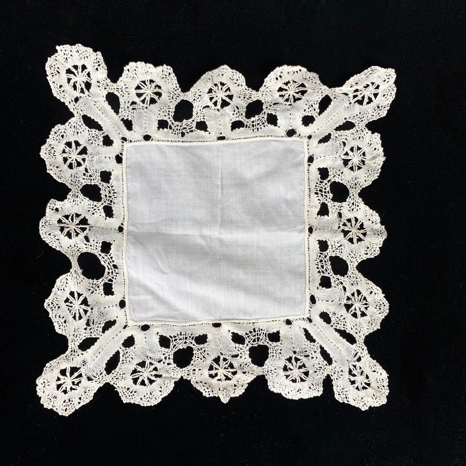 Pañuelo de novia vintage hecho a mano bobin encaje 8,5 pulgadas cuadrado excelente regalo Foto 4 de 4