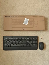 Logitech MK540 Advanced Wireless Keyboard and Mouse Combo