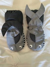 kids winter mittens-grey shark-toddler-size 2T-5T good condition