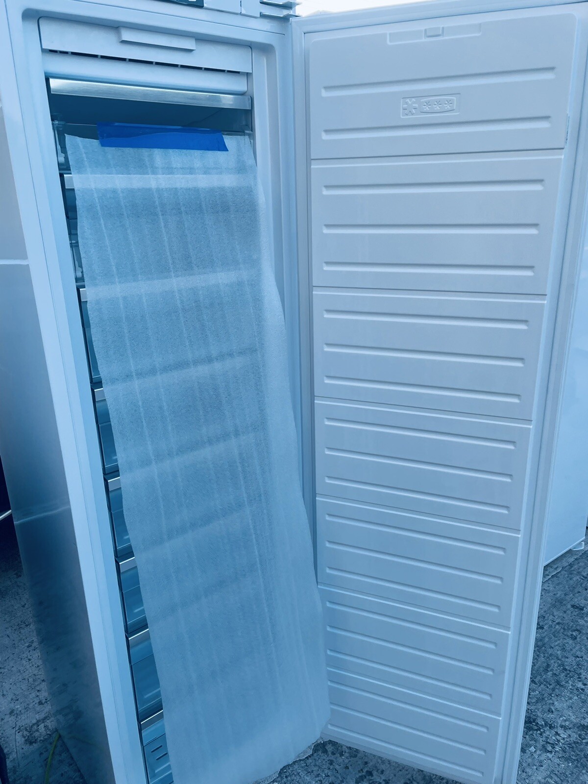 KENWOOD KITF54W20 Integrated Tall Freezer Sliding Hinge Frost Free . eBay