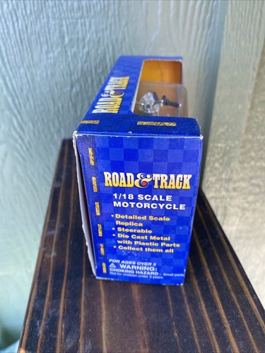 MAISTO ROAD & TRACK TRIUMPH 1/18 FACTORY PACKAGED Christmas Gift - Picture 3 of 6