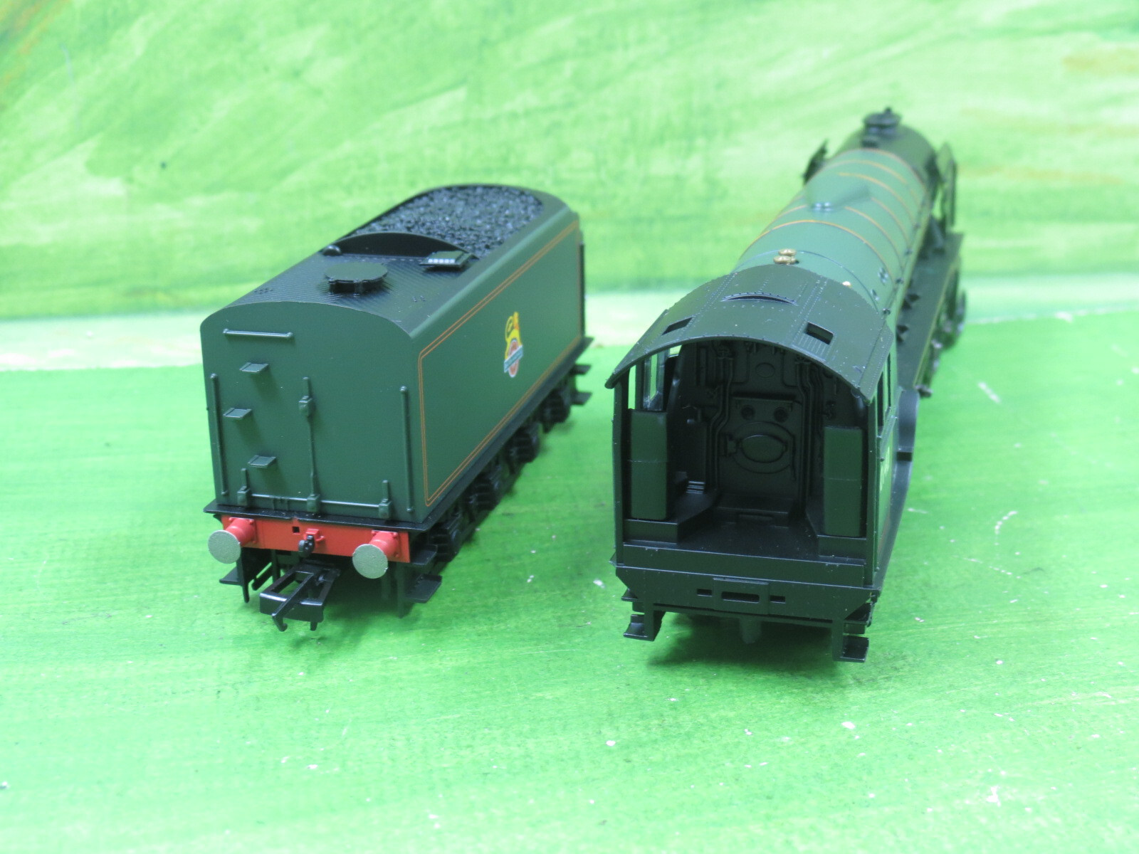 Hornby R3060 Class A1 Tornado loco renamed Balmoral 60140 BR Green
