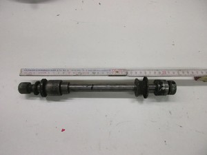 Suzuki GS 550 M Katana Steckachse hinten (1) Achse Hinterrad 17 mm Felge axle