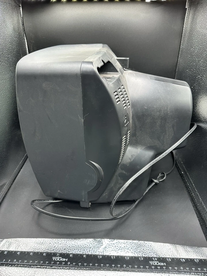 Samsung TXJ1313X 13" CRT Tv Video Gaming Retro Vintage NO REMOTE - Image 3 of 4