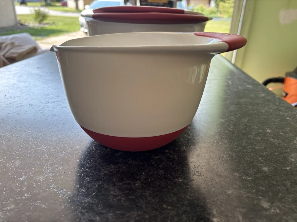 Conjunto de tigela de mistura OXOgood Grips 3 peças, vermelha, 5 qt, 3 qt, 1,5 qt, base antiderrapante - Imagem 3 de 4