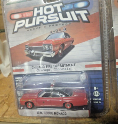 Greenlight Hot Pursuit Chicago IL Fire Department 1974 Dodge Monaco Sedan 440