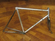 VINTAGE UNIVEGA VIVATECH 1050 POLISHED ALLOY LUGGED ROAD BIKE FRAME SET 56