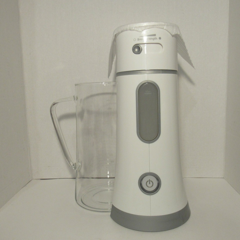 Oster Iced Tea Maker BVSTTM20, White 2.5 Qt., Glass Pitcher, Auto