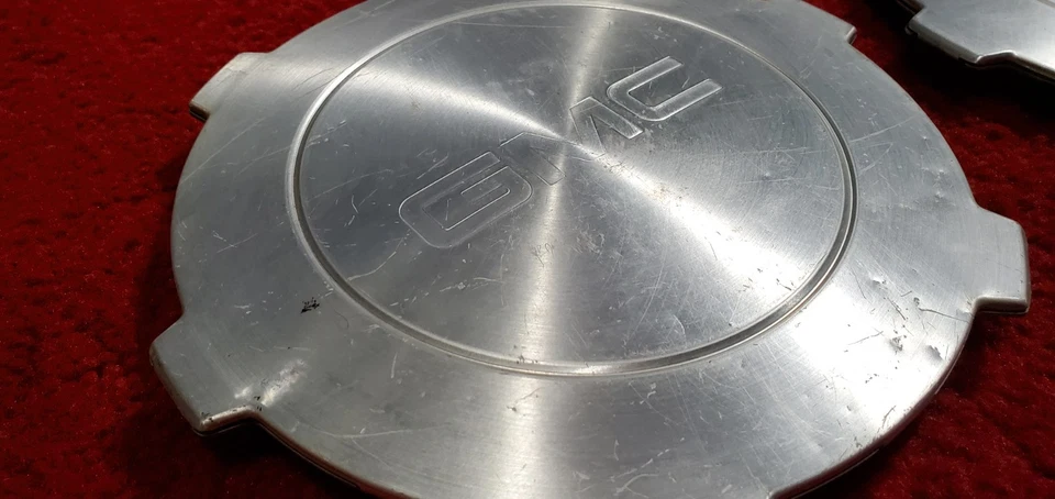 Set of 3 OEM 2004 2005 2006 2007 GMC Sierra 1500 Yukon XL 1500 Center Caps - Image 3 of 4