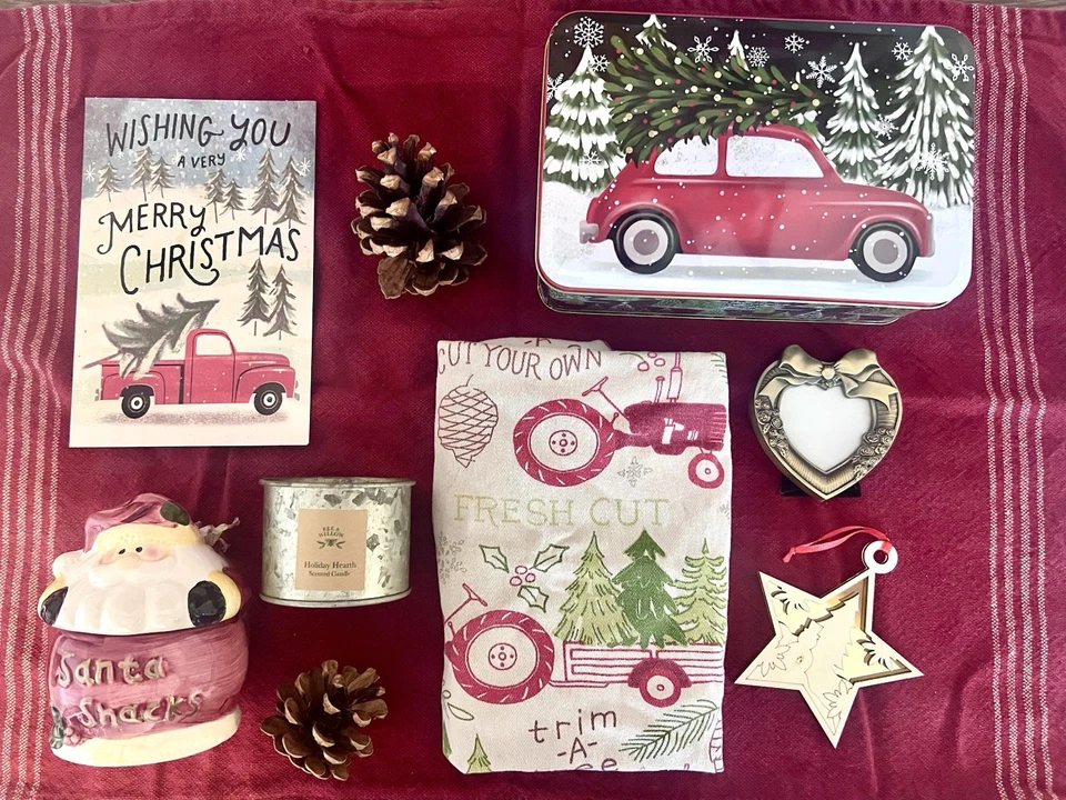 *CESTA DE NAVIDAD DE SEGUNDA MANO* ¡Cesta de regalo temática navideña con artículos nuevos y de segunda mano! Foto 2 de 4