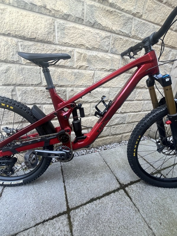 2026 Trek Slash Mountain Bike,Large Size, Excellent Condition Only Used 3 Times.