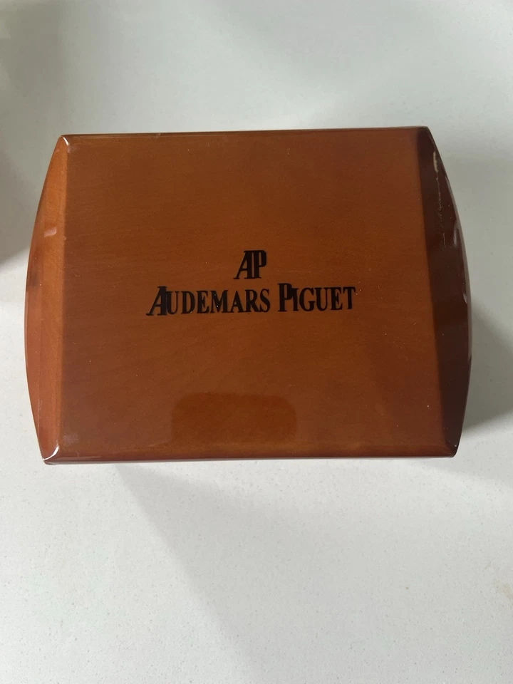 Caja de reloj Audemars Piguet de madera marrón genuina con caja exterior Foto 4 de 4