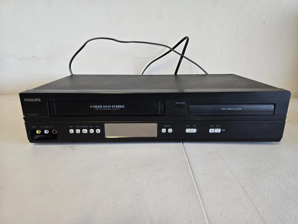 Philips DVP3345VB/F7 VCR y DVD Combo Reproductor Grabador VHS Foto 2 de 4
