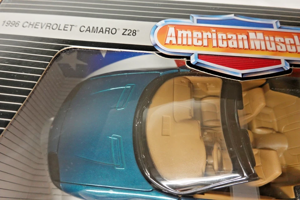 Chevrolet Camaro Z28 1996 convertible American Muscle escala 1:18 ERTL 7231 Foto 4 de 4