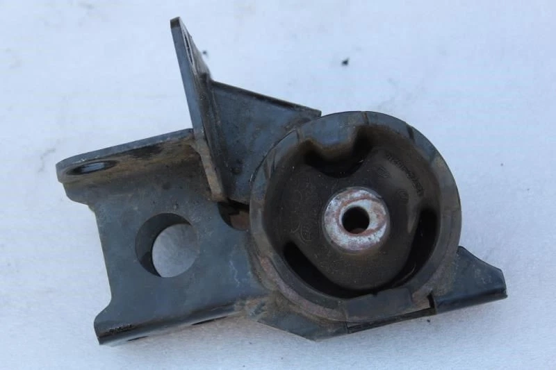 2000 2001 2002 2003 2004 2005 TOYOTA MR2 LEFT MOTOR ENGINE MOUNT 12372-15210 - Image 3 of 4