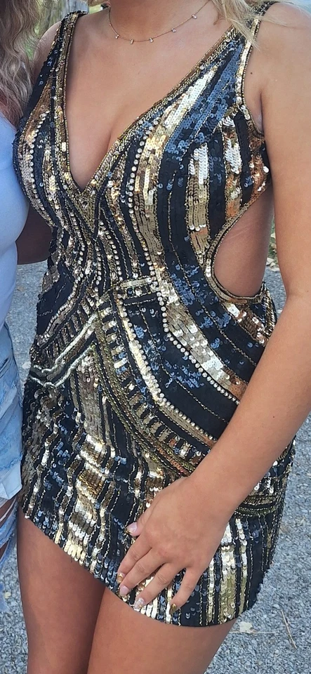 Vestido de coquetel lantejoulas gola V sem mangas Homecoming Jovani tamanho 6 - Imagem 4 de 4