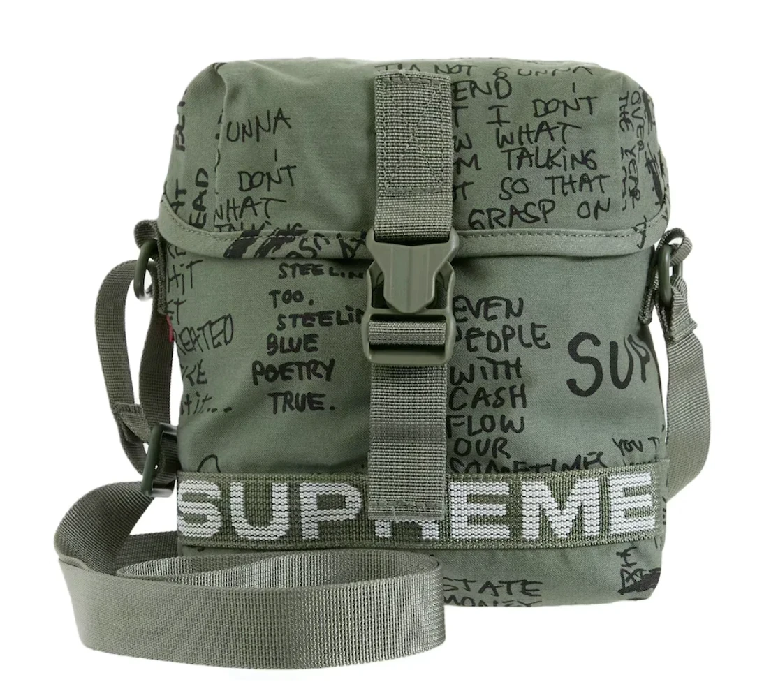 Sac latéral Supreme Field Olive Gonz SS23   EN MAIN