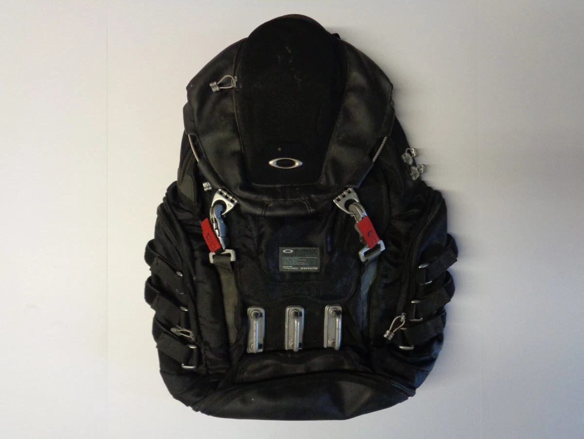 Oakley kitchen sink sales stealth black backpack