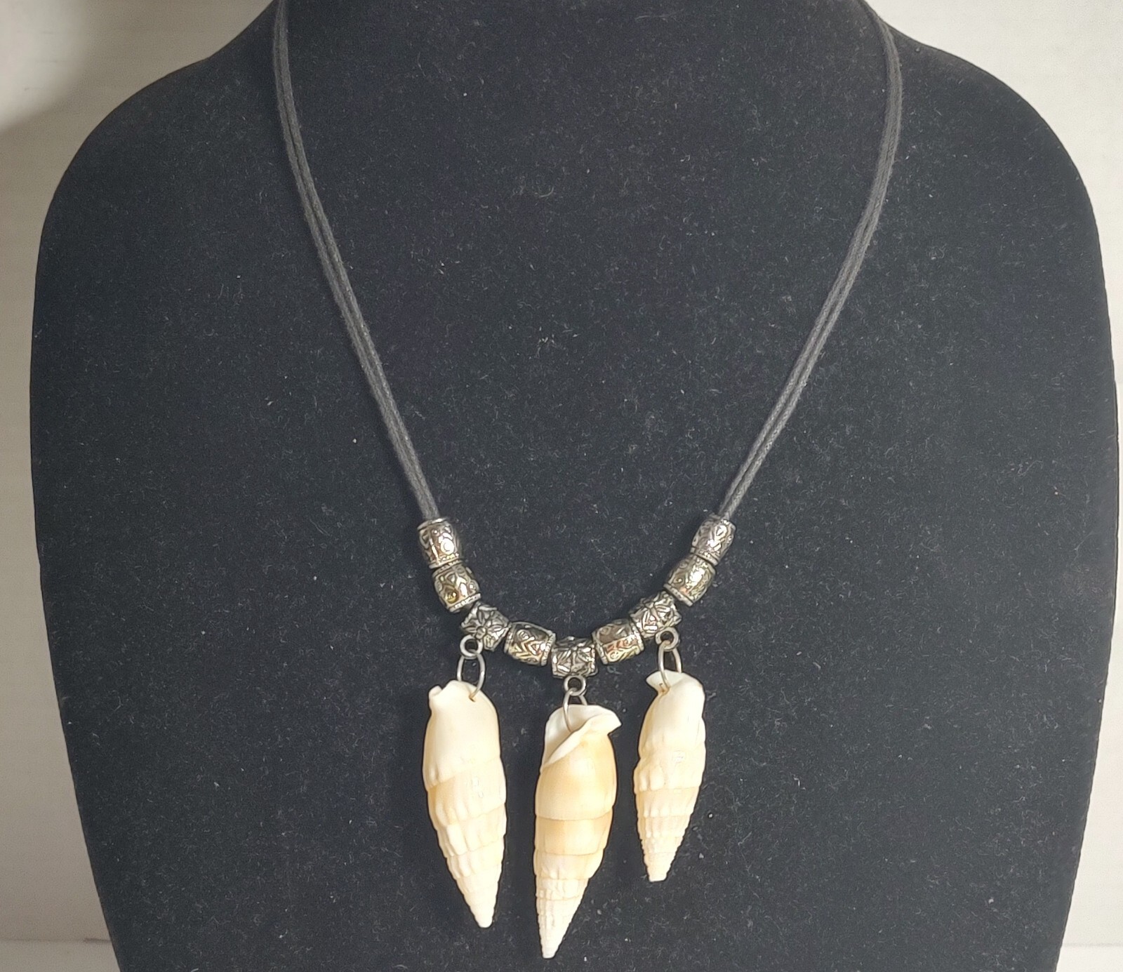 Three Shell Necklace 17" - image 1
