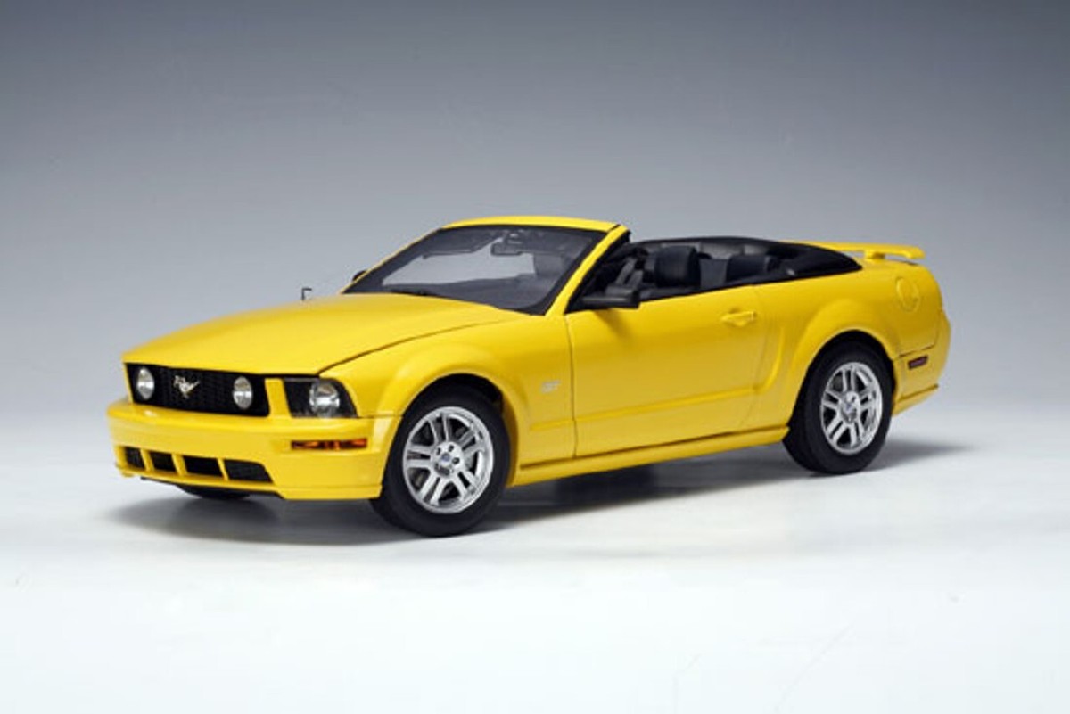 2006 Autoart Ford Mustang GT オートアート 1/18 AUTOART 2006 FORD MUSTANG GT CONVERTIBLE , RED , NEW