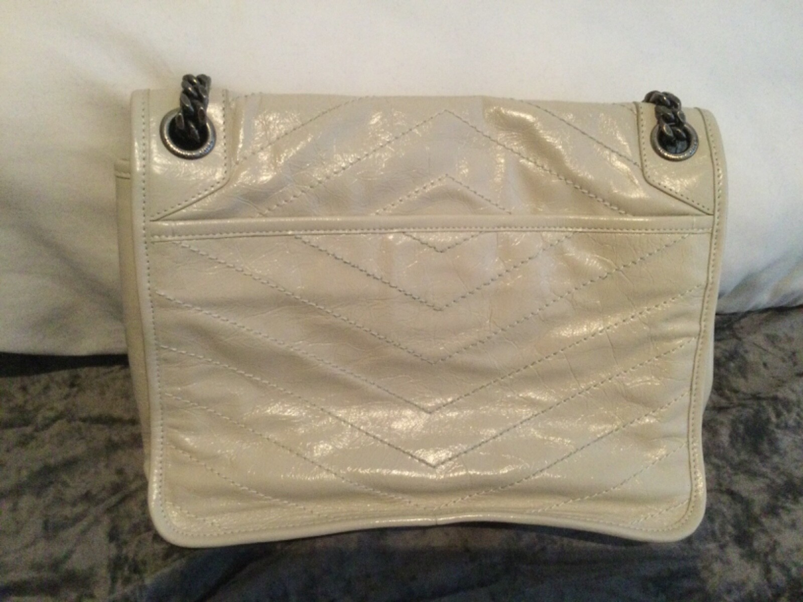 SAINT LAURENT YSL Borsa a catena media Niki bianca antica