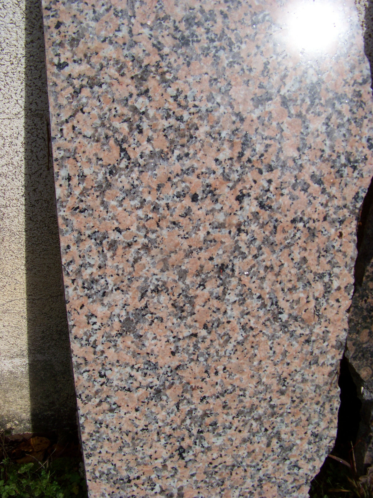 Plaques de granit pour terrasse extérieure et sol de cuisine