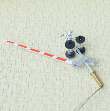 2 x HO scale grade crossing signal arm gate barrier model railroad flasher S40