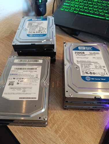 38 Festplatten Konvolut, 3,5" und 2,5" IDE SATA SSD