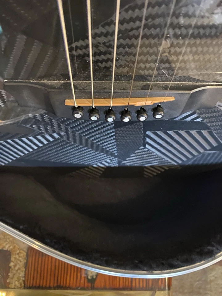 Rainsong acoustic guitar H-WS1000N2 w/case Rain Song Terrific shape Carbon Fiber - Image 3 of 4