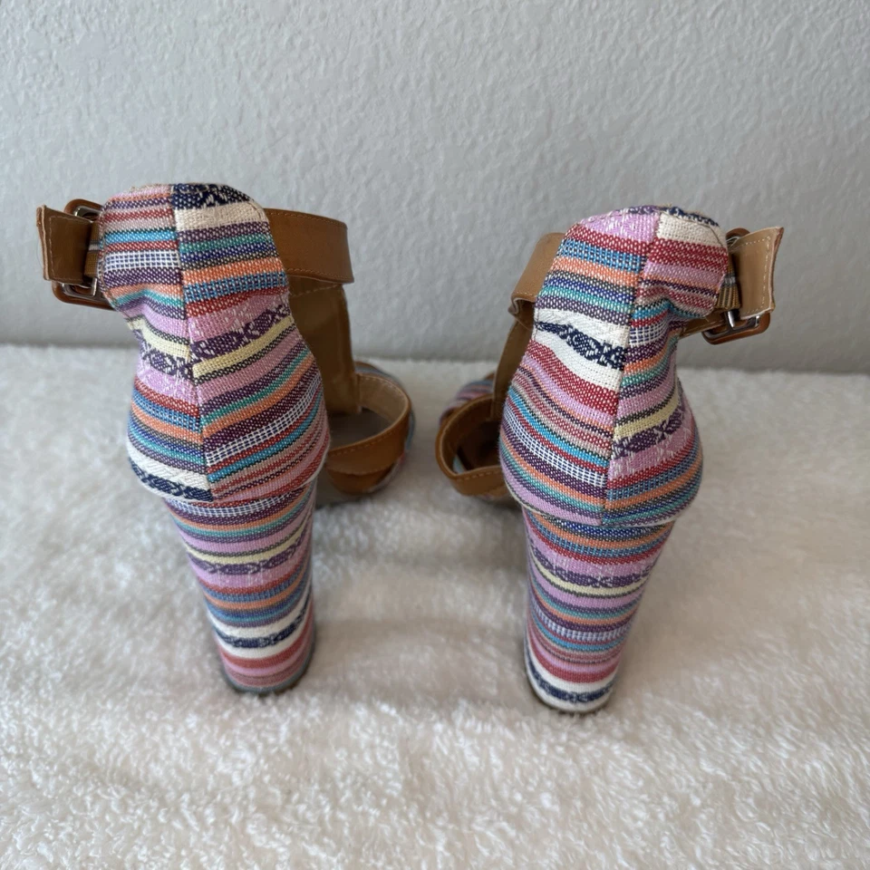 Sandalia de tacón alto a rayas coloridas con puntera abierta de bambú para mujer talla 8,5 Foto 4 de 4