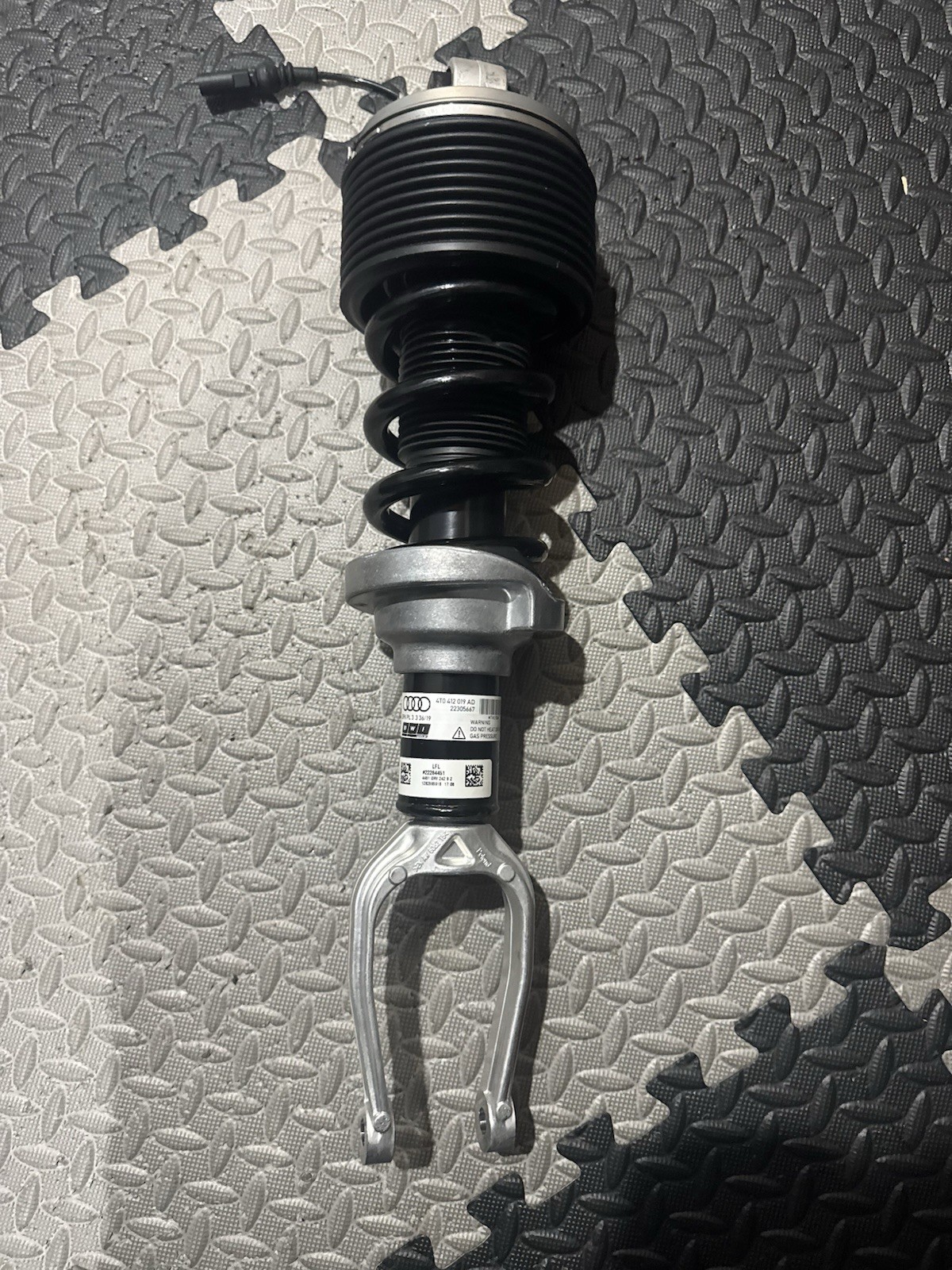 Lamborghini Huracan OEM From Shock Absorbers With Lifting- 4T0412019AD