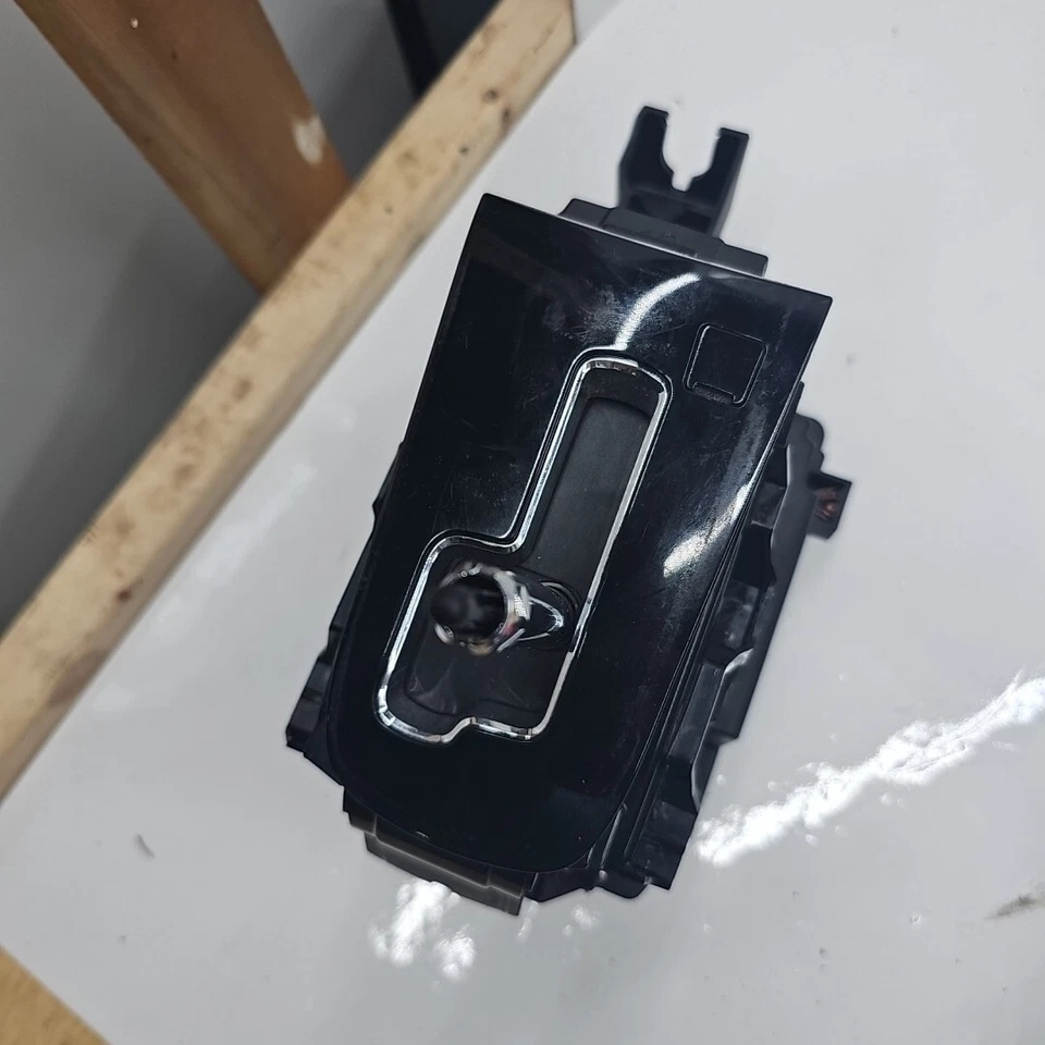 2011-2015 Chevrolet Cruze Auto Shifter Gear Assembly Selector 95194737 - Image 2 of 4